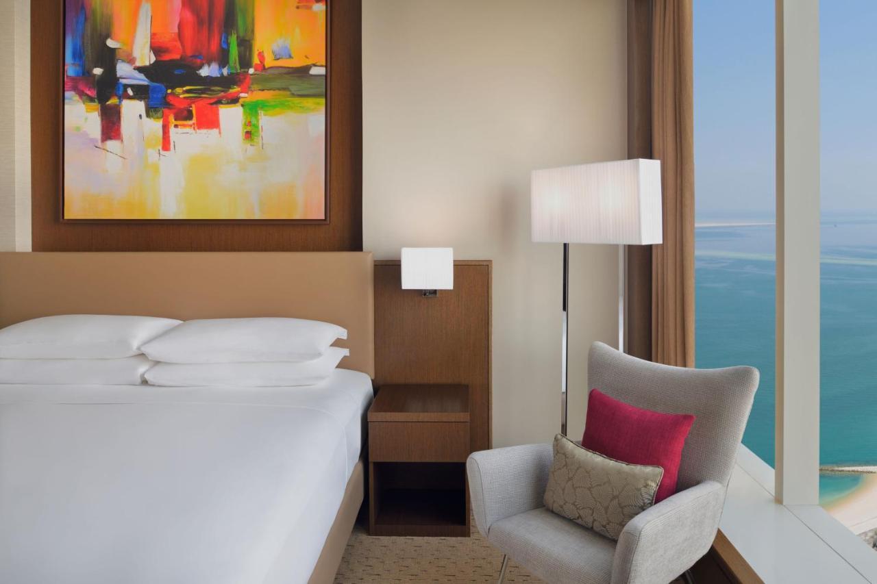 Delta Hotels By Marriott City Center Doha Bagian luar foto A bedroom at the Atlantis Paradise Island