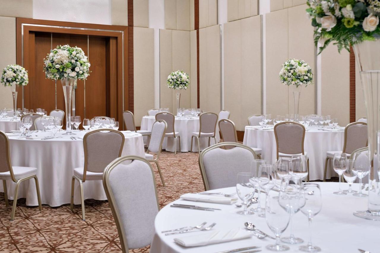 Delta Hotels By Marriott City Center Doha Bagian luar foto The ballroom