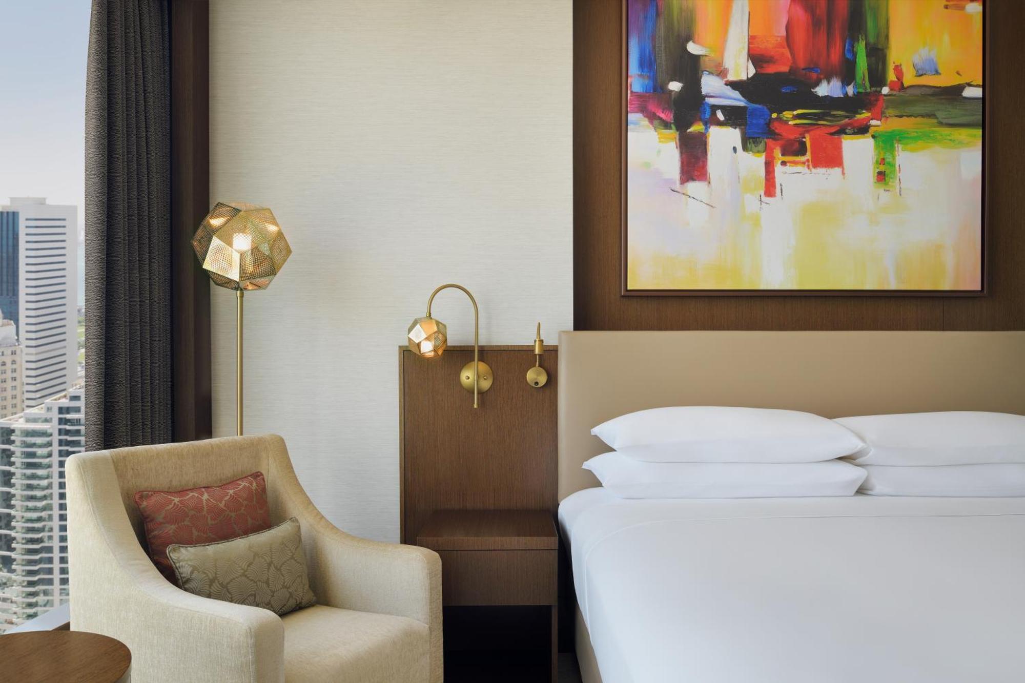 Delta Hotels By Marriott City Center Doha Bagian luar foto A guest room at the hotel