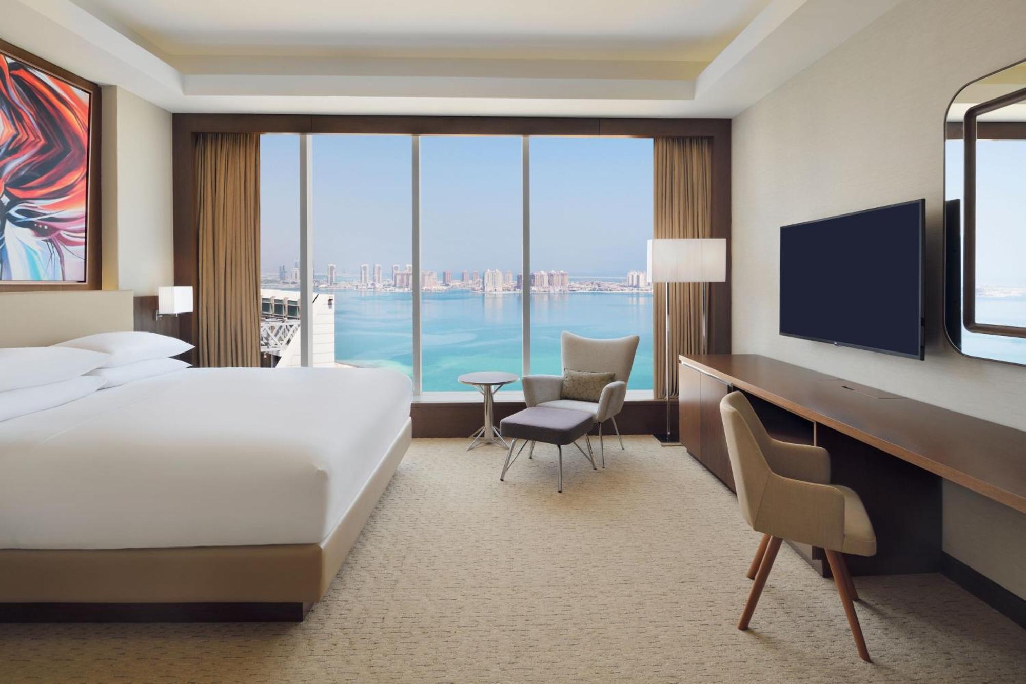 Delta Hotels By Marriott City Center Doha Bagian luar foto A guest room at the hotel