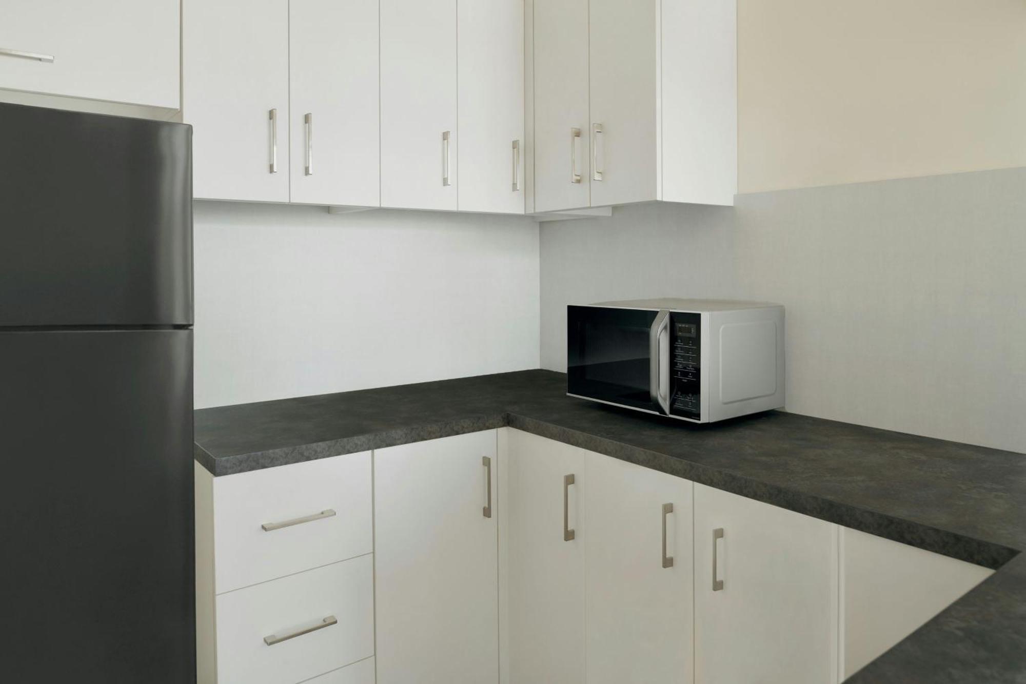 Delta Hotels By Marriott City Center Doha Bagian luar foto A typical microwave oven